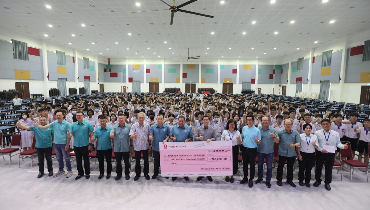 **已签发**柔:第三版次头:苏丹后法蒂玛基金拨50万助学,惠及宽中两校1000学生