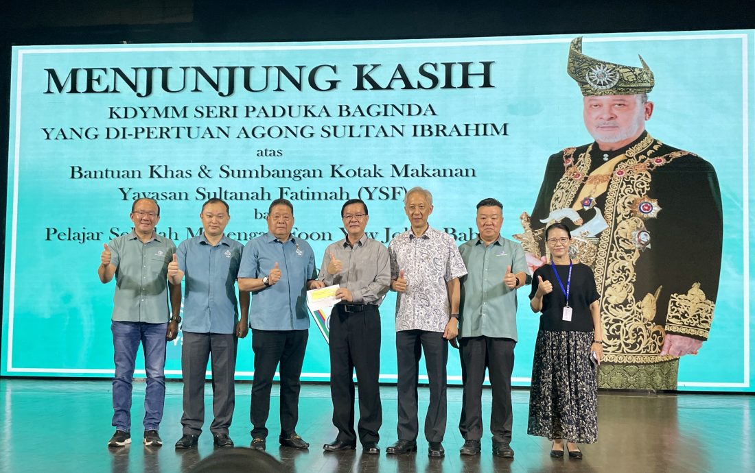**已签发**柔:第三版次头:苏丹后法蒂玛基金拨50万助学,惠及宽中两校1000学生