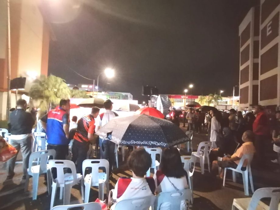 **已签发**柔:马哥打补选|头条:两阵营群众大会飘细雨,未浇熄民众热情