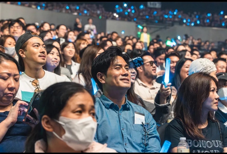 带“新欢”看林峰演唱会? 伍允龙等刘俊谦介绍女生