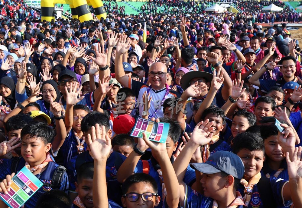 彭亨国际童军围巾节获1万9397名童军参与,获马纪录大全认可。