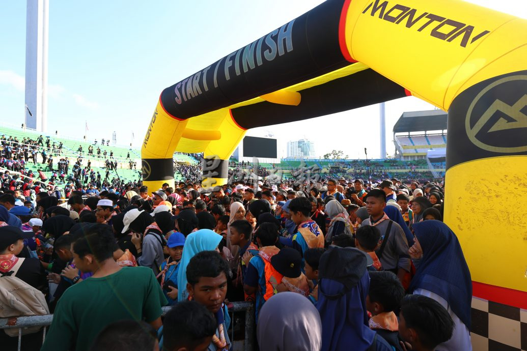 彭亨国际童军围巾节获1万9397名童军参与,获马纪录大全认可。