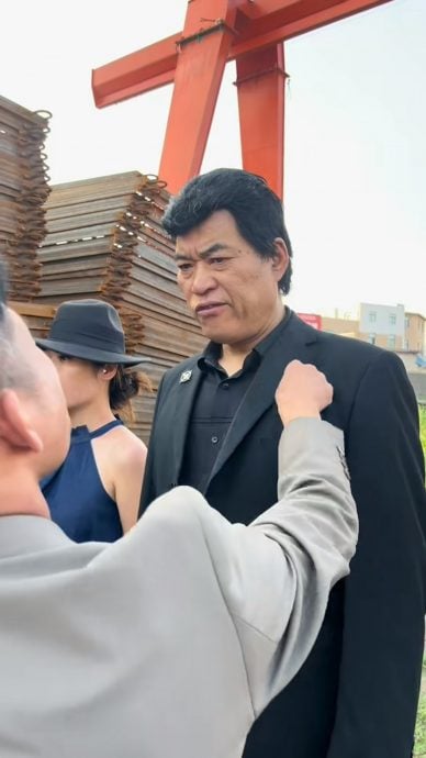 成奎安翻生直播带货?李修贤陪卖网轰消费故人