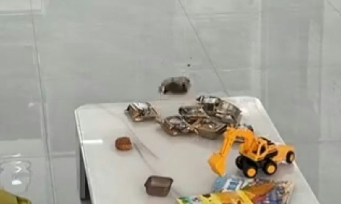 拚盘已签)月饼也“自爆”吓呆一家三口