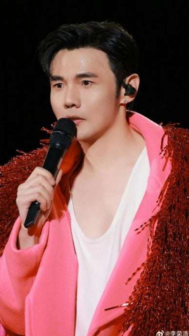 搞怪变双眼皮撞样周董 李荣浩自嘲恶心