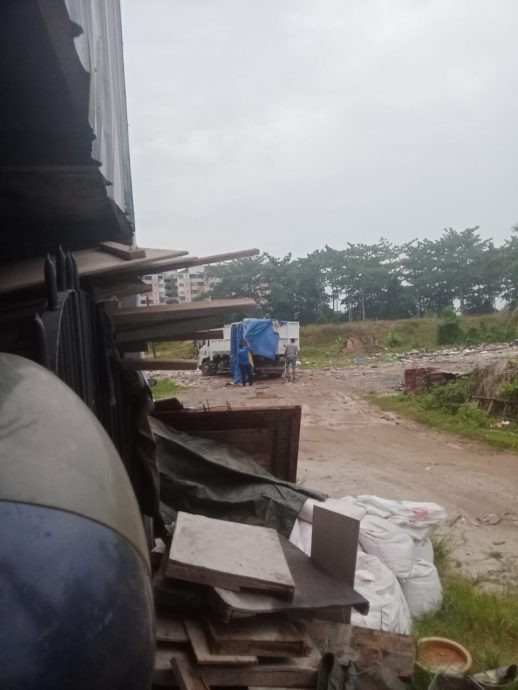 早报可头(大都会)放“毒烟”非法垃圾场遭查封