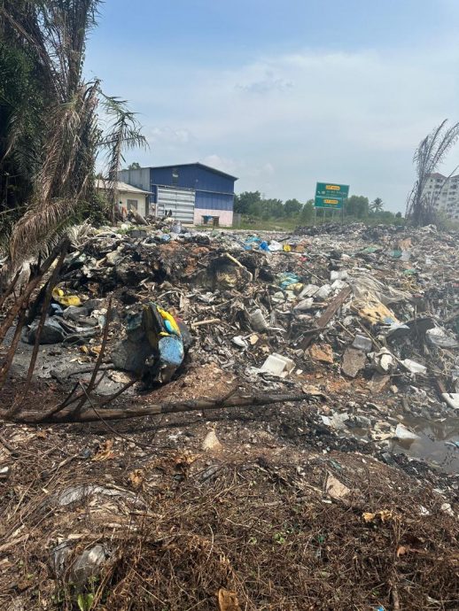 早报可头(大都会)放“毒烟”非法垃圾场遭查封