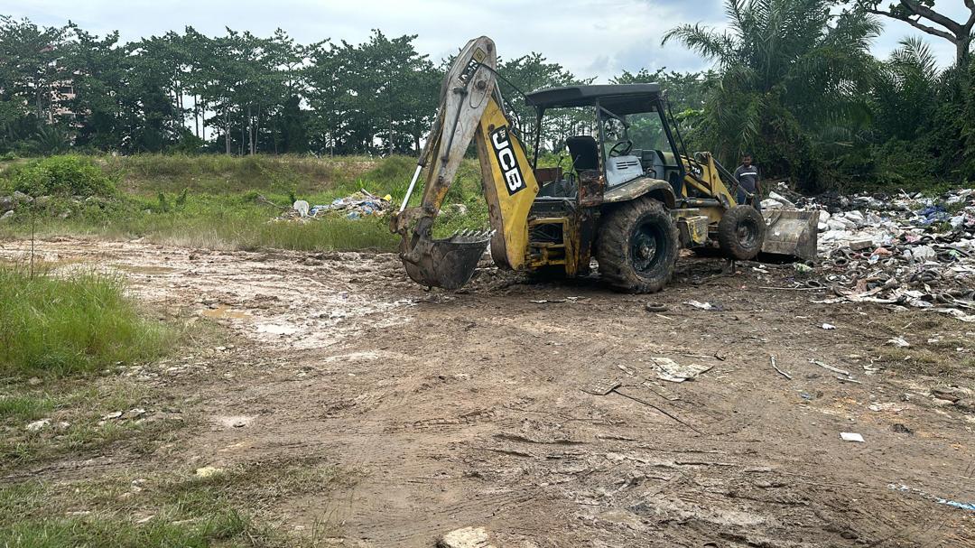 早报可头(大都会)放“毒烟”非法垃圾场遭查封