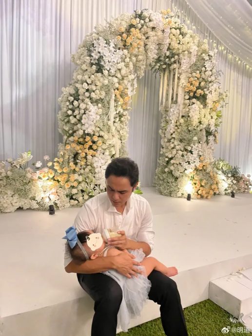 明道在婚礼舞台喂奶 陈乔恩:不用帮我挡酒没关系