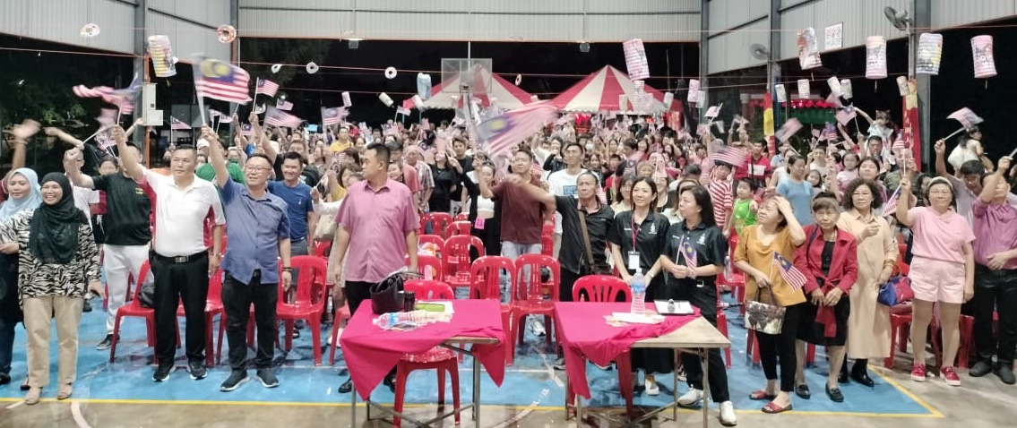 朱悦权:峇东埔格拉布花园 2庙临时地契终到手