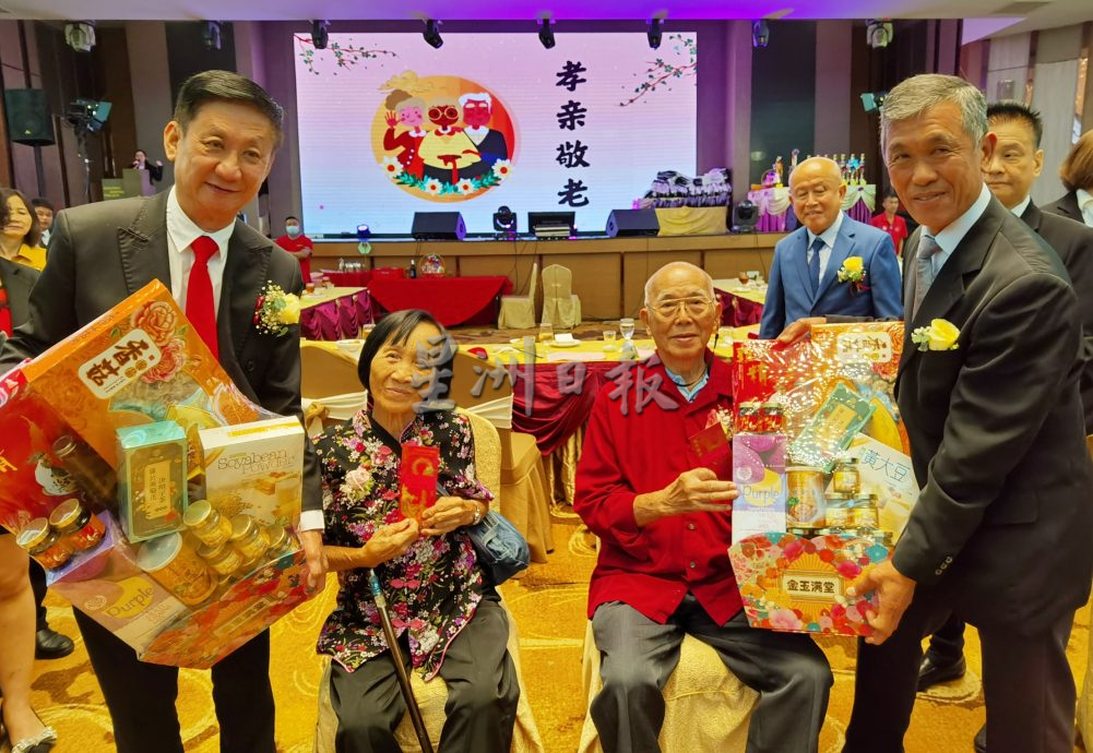 杨克浩:大马海南联会发动为海南省赈灾,筹款已达逾50万元人民币。