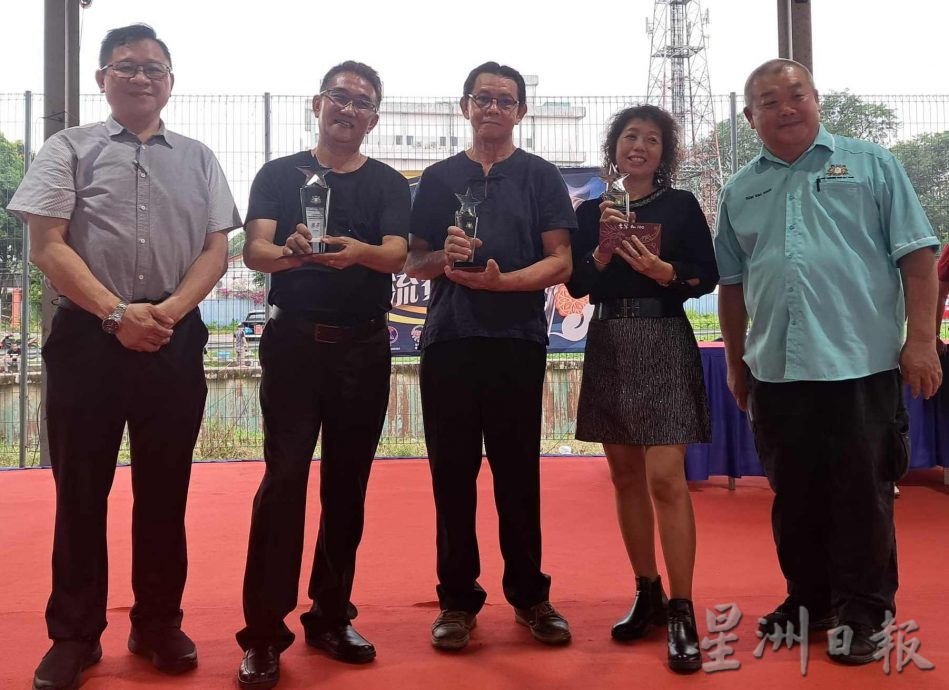 柔:“第3届‘家好月圆’中秋庆团圆联欢晚会”暨“新秀歌唱交流赛”,场面热闹、欢腾