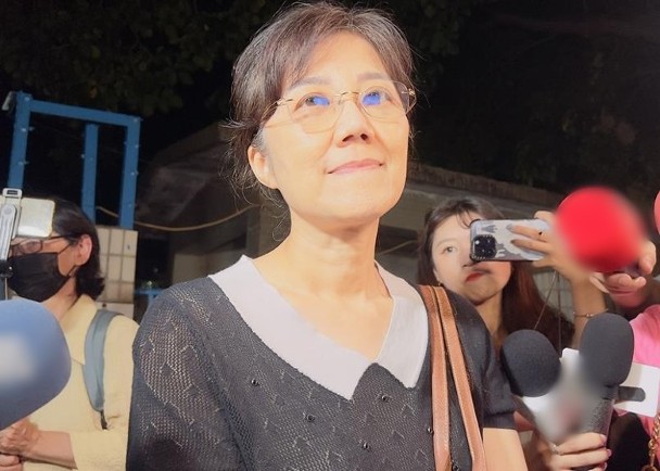 民众党支持者赴看守所外静坐 与台媒爆冲突