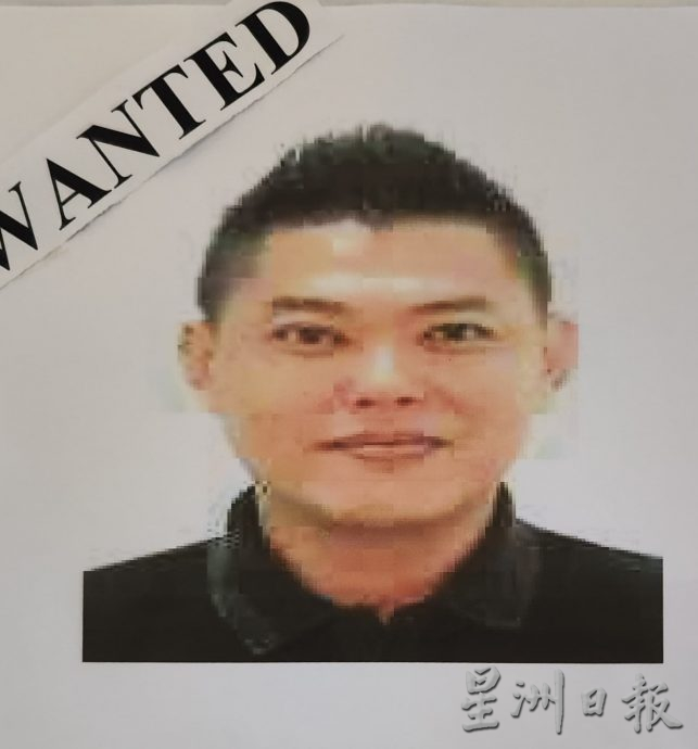 版二头:*已签发* 柔:制假酒贴关税标签销售,警捕3男通缉2男包括首脑