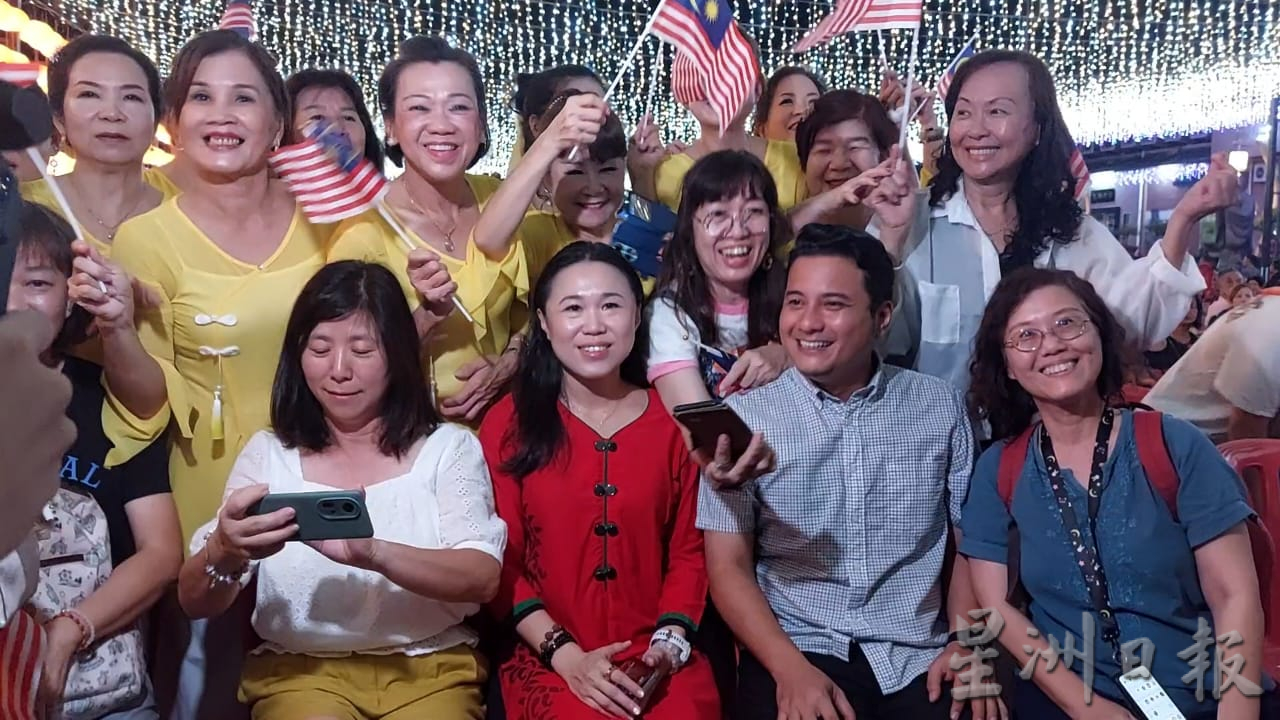 版头之一 *已签发* 柔:马哥打补选 |赛福星化身师奶杀手 德教会中秋园游会“大杀四方”