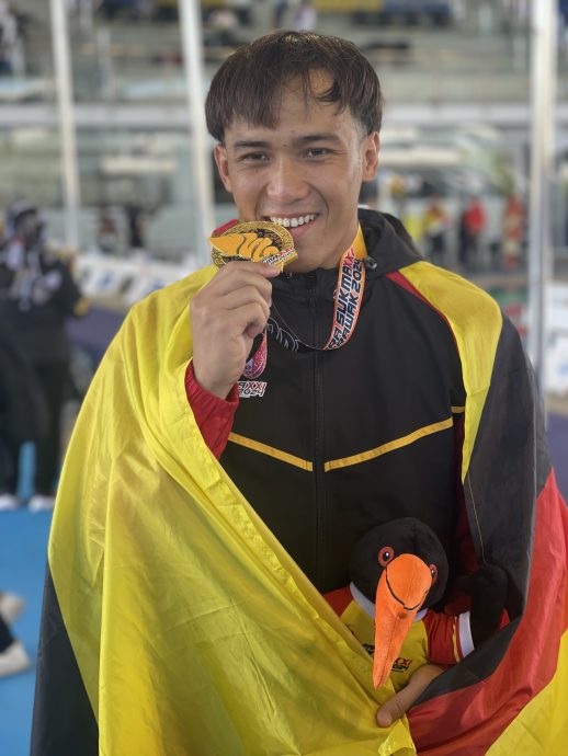 砂拉越大马残运会| 车祸失右臂自强不息 鲁斯典托游出新希望