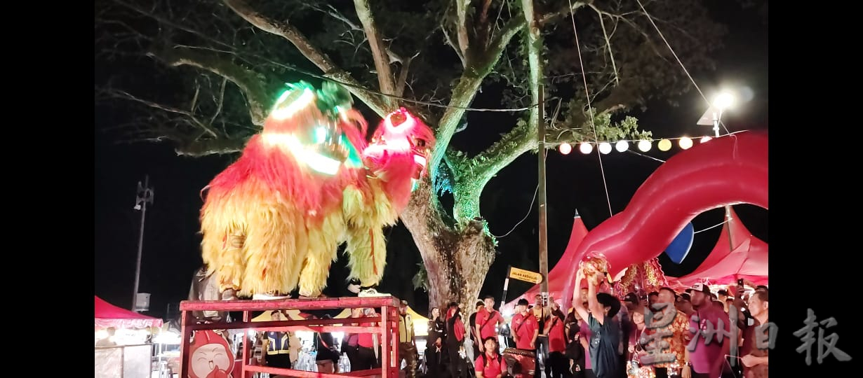 社区版头之一 *已签发* 柔:新闻:“情絮麻坡班卒”中秋嘉年华 3天吸引逾2万人到访