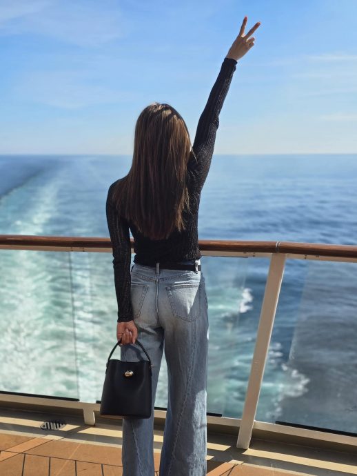 腹部微隆引揣测 锺嘉欣怀四胎?