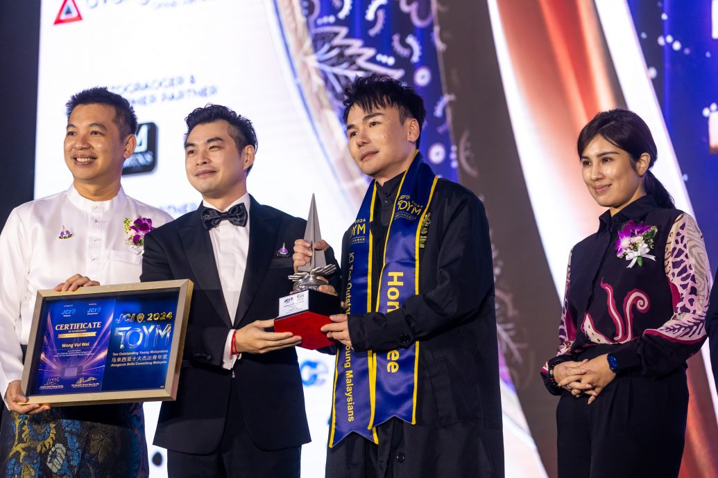 获马来西亚十大杰出青年奖 黄凡朔:把荣耀送给天国的爸妈