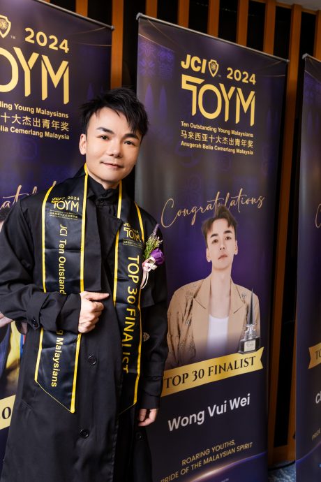 获马来西亚十大杰出青年奖 黄凡朔:把荣耀送给天国的爸妈