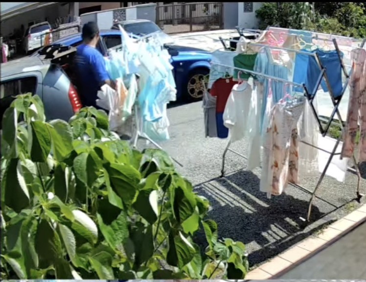 衣服晒屋外3次被偷 “这回连衣架一并搬走!”