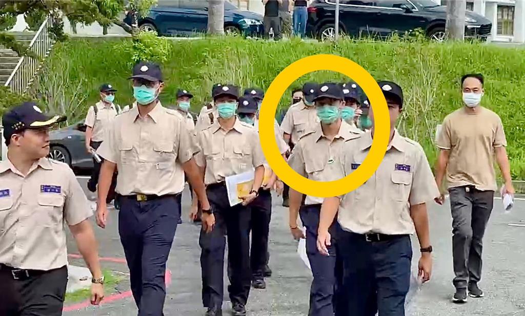 被苦等的粉丝捕获!许光汉服役照曝光