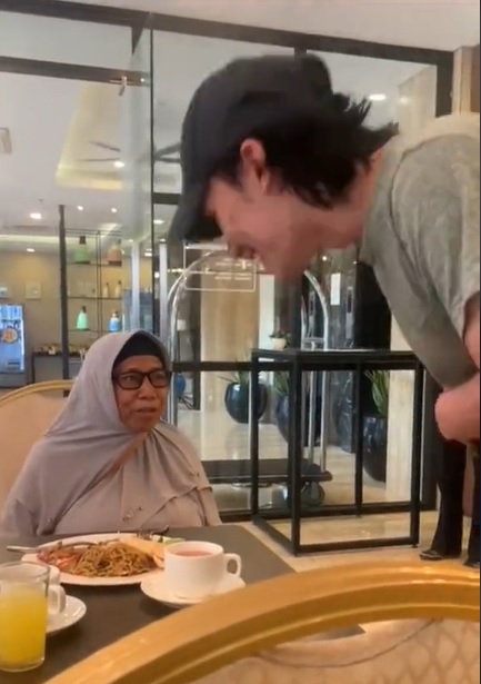 视频|分离18年忘了小孩已长大 奶妈见面问他“你是谁?”