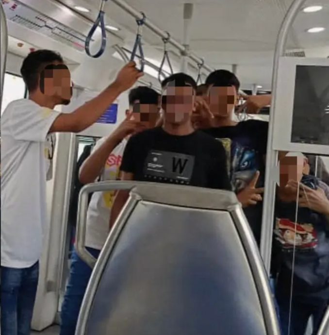 视频|前主播澳籍母提醒离开女性车厢 反遭众青年呛“这是我的国家!”