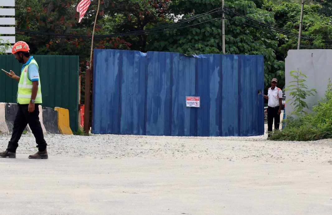 请签发-me02边稿-大都会-跟进蒲种玛斯花园河堤崩塌/3图