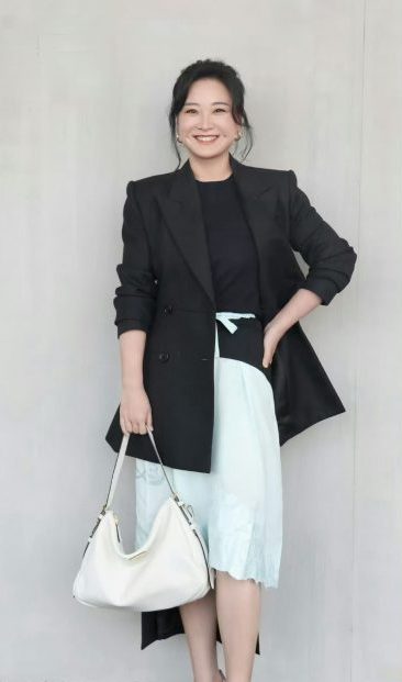 贾玲传复胖70公斤 现身时装秀亮真实状态