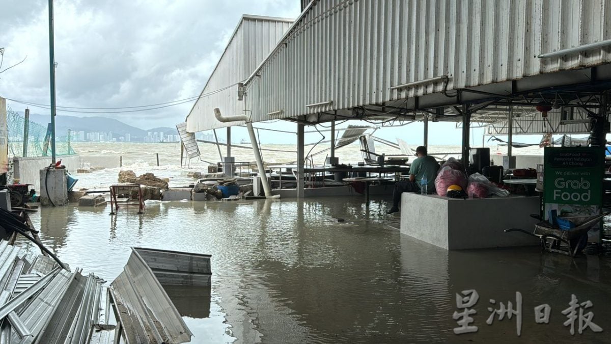 遭巨浪侵襲的北海清潔海濱海鮮店,近期內都對不會營業。