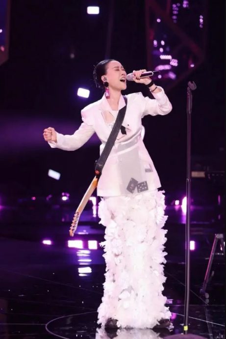 那英《歌手》夺冠被骂爆 曝心声:像做贼偷了东西