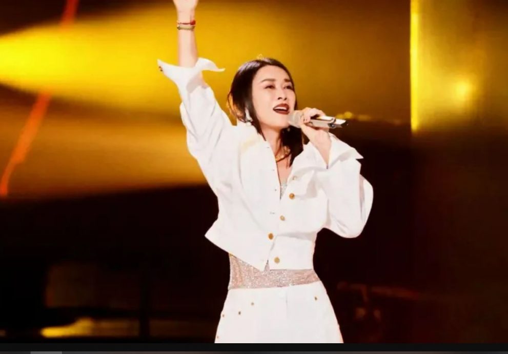 那英《歌手》夺冠被骂爆 曝心声:像做贼偷了东西