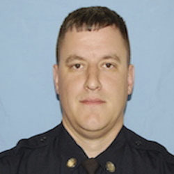 长期性侵少女致怀孕 恶警杀人后辞职远逃