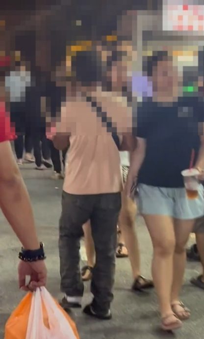 隆蕉赖某夜市“有狼出没?” 女子指控大叔趁人多揩油