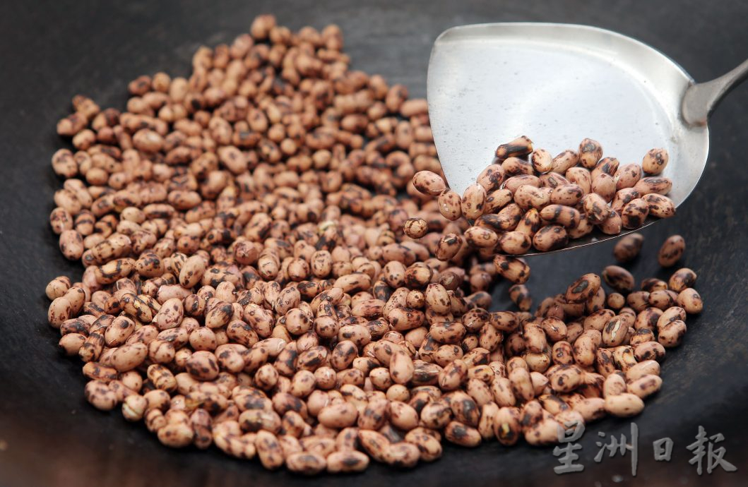 霹:4日见报/封底主文/它的诞生| 花生从农地到餐桌 粒粒皆辛苦