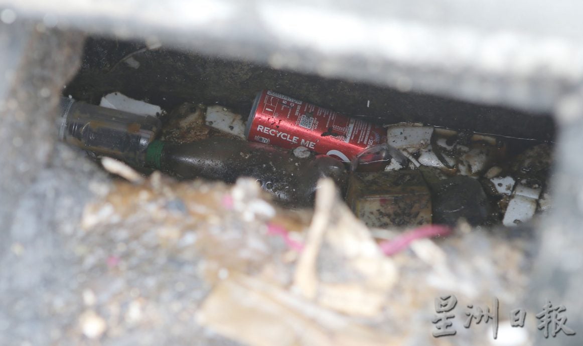 食肆任油排沟或流地面 怡市厅便衣执法罚1000