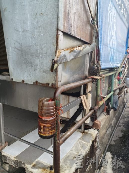 食肆任油排沟或流地面 怡市厅便衣执法罚1000