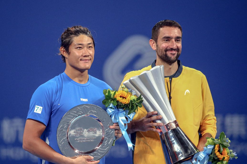 首夺ATP巡回赛冠军创多项纪录 19岁商竣程登顶成都网球公开赛