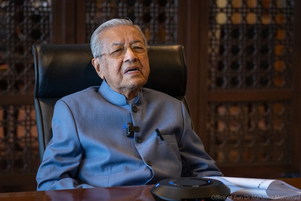 马哈迪批评安华:说话像圣人,行为像恶魔!