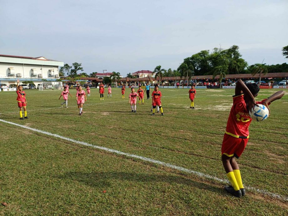 (14/9见报)///供上网///星角摄:瓜拉姆拉华小第二届足球联赛