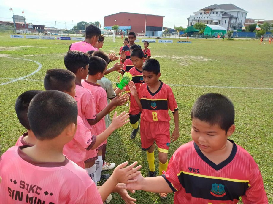 (14/9见报)///供上网///星角摄:瓜拉姆拉华小第二届足球联赛