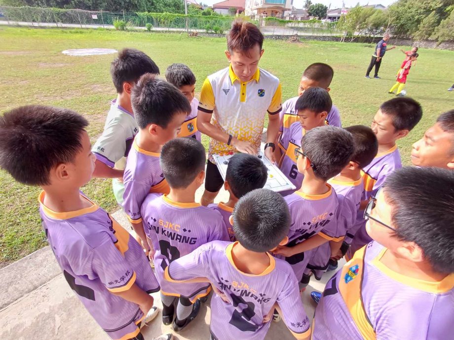 (14/9见报)///供上网///星角摄:瓜拉姆拉华小第二届足球联赛