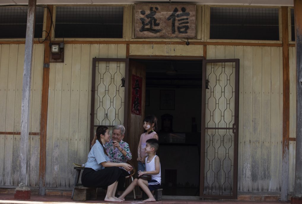 (16/9见报)星角摄/图说大马(16日刊) :挽脸──美容古方