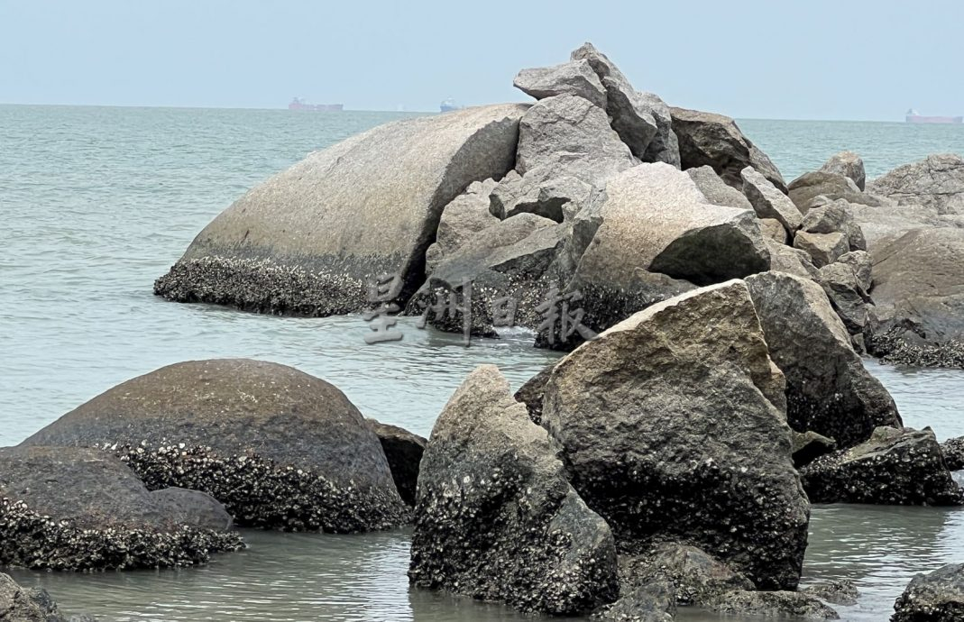 【星角摄】:踏浪观赏“石头世界”