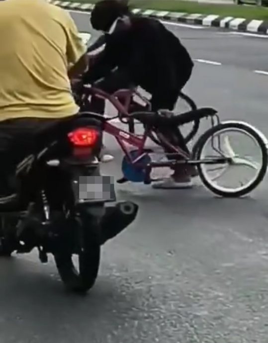 (全国版)少年高架天桥飙脚车