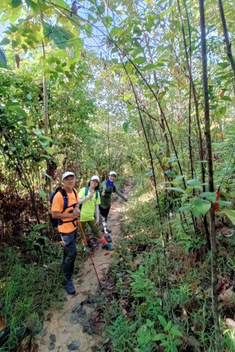 （共享稿，9月22日刊）有故事的人：享受爬山挑战和美景  李进生爬喜马拉雅山最难忘