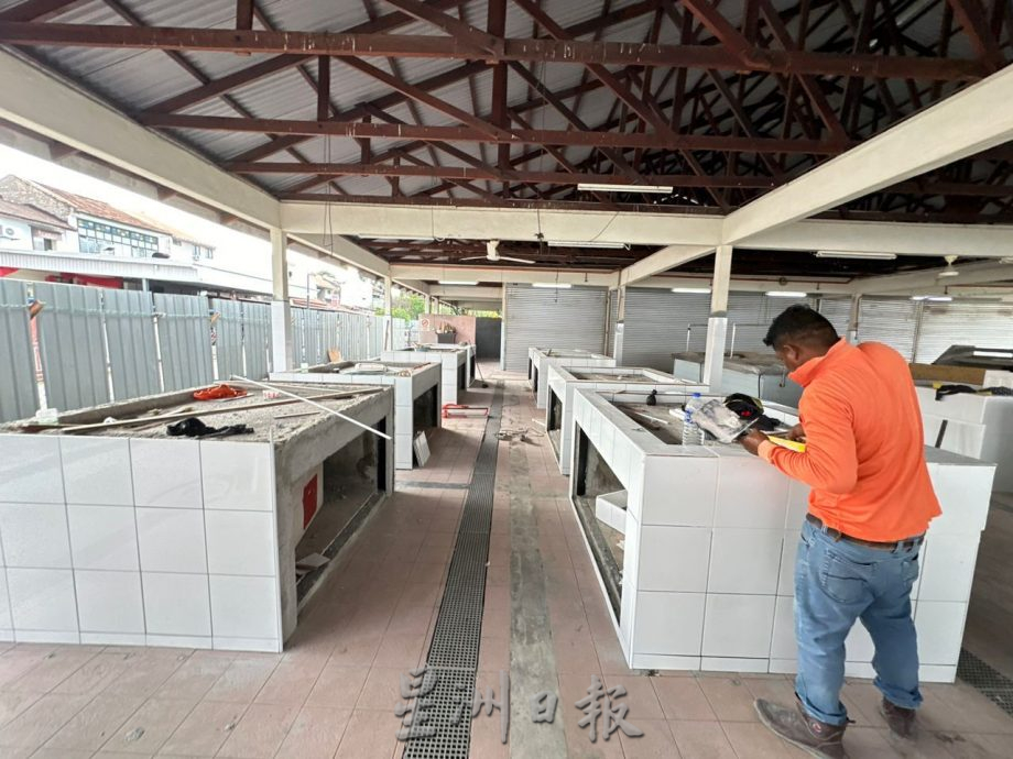 (古城封面主文)哥打拉沙马那巴刹提升工程进展达55% 贩商掏腰包请保安守夜