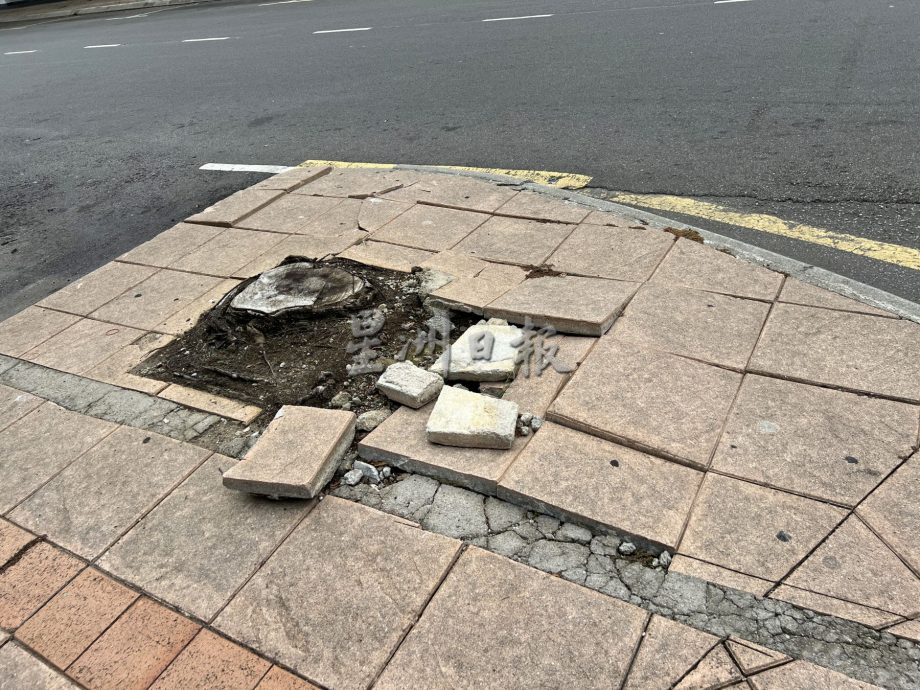 (古城封面副文)行人走道毁坏·路人随时踩雷