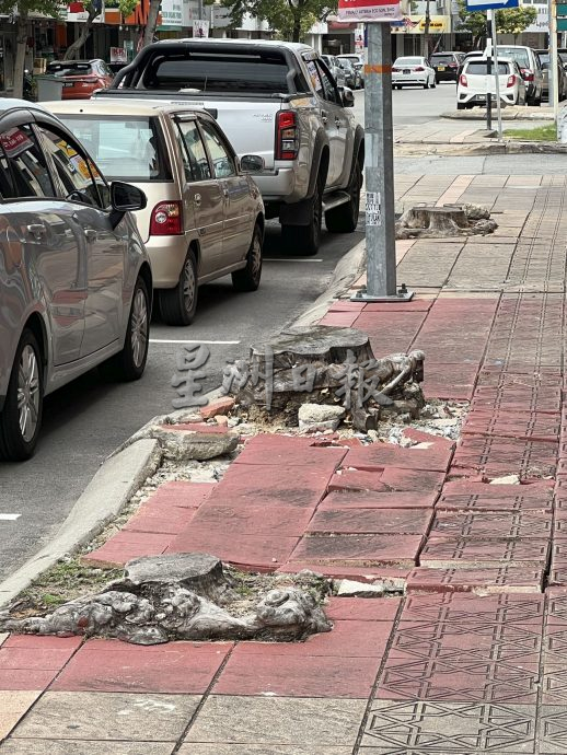 (古城封面副文)行人走道毁坏·路人随时踩雷